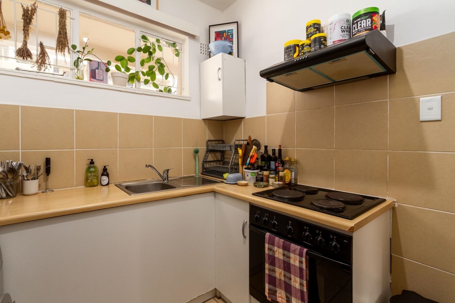 To Let 1 Bedroom Property for Rent in Sea Point Western Cape